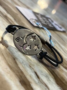 Vintage Basic Spirit Canada Stretchy Elastic and Pewter Moon and Stars Bracelet